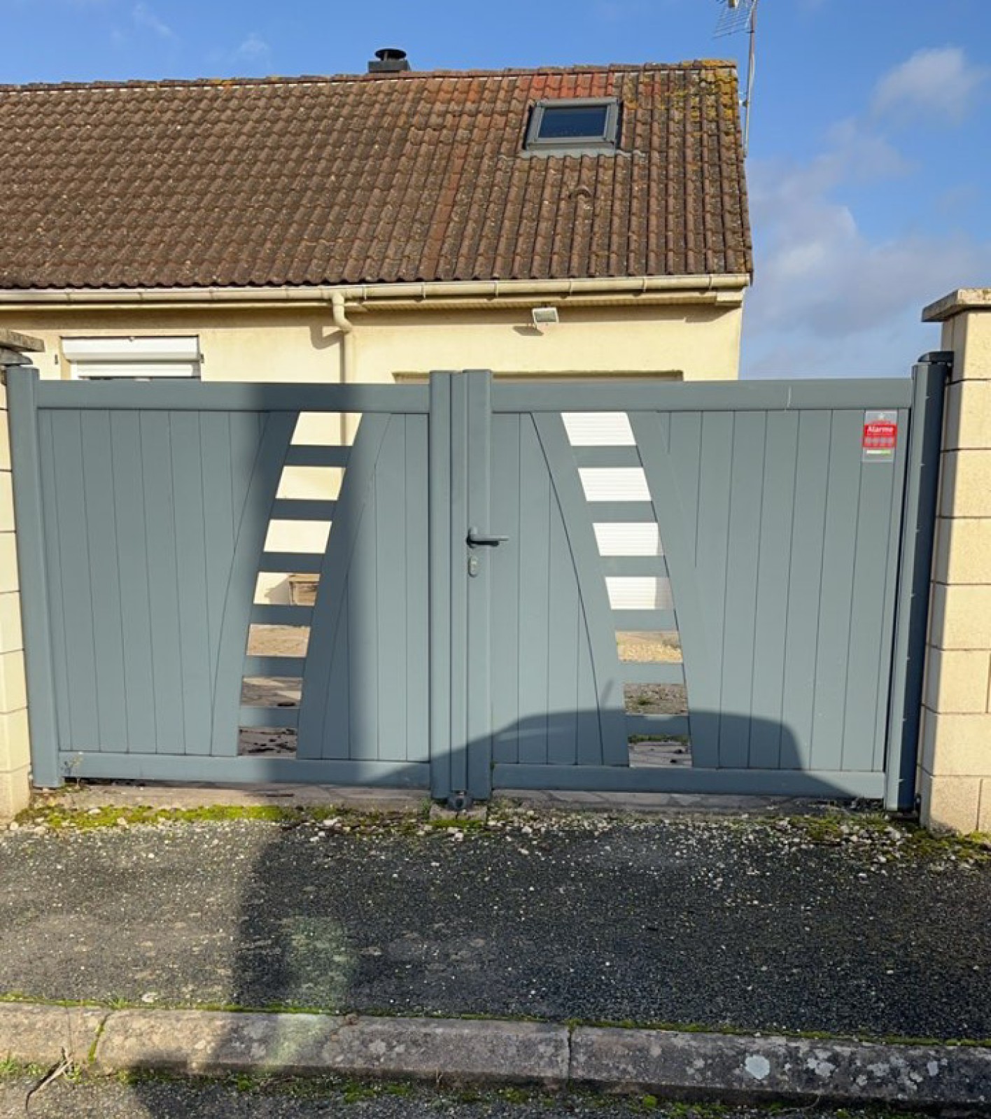 portail battant en aluminium à Launaguet (région de Toulouse dans le 31)