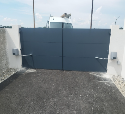 Installation d'une porte de garage sectionnelle à Seysses