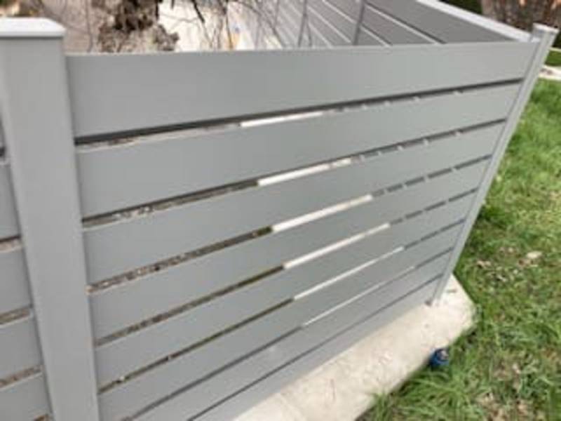 Pose d'une clôture en  aluminium à Pibrac(31)