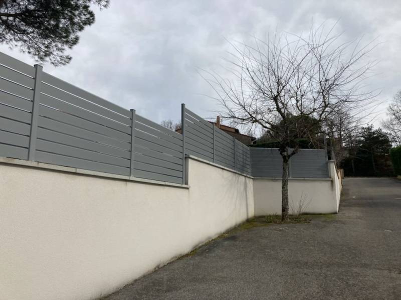 Pose d'une clôture en aluminium à Pibrac (31)