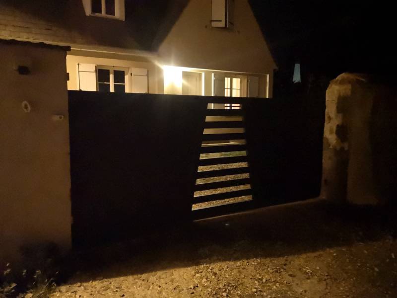 Installation d'un Portail Coulissant motorisé à Launaguet