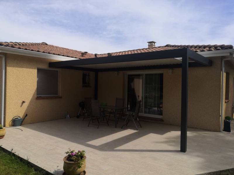 Pose d'une pergola bioclimatique en Aluminium à Buzet sur Tarn (82)
